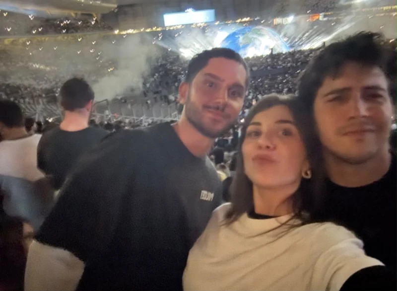 Konserde birlikte çekilen fotoğraf